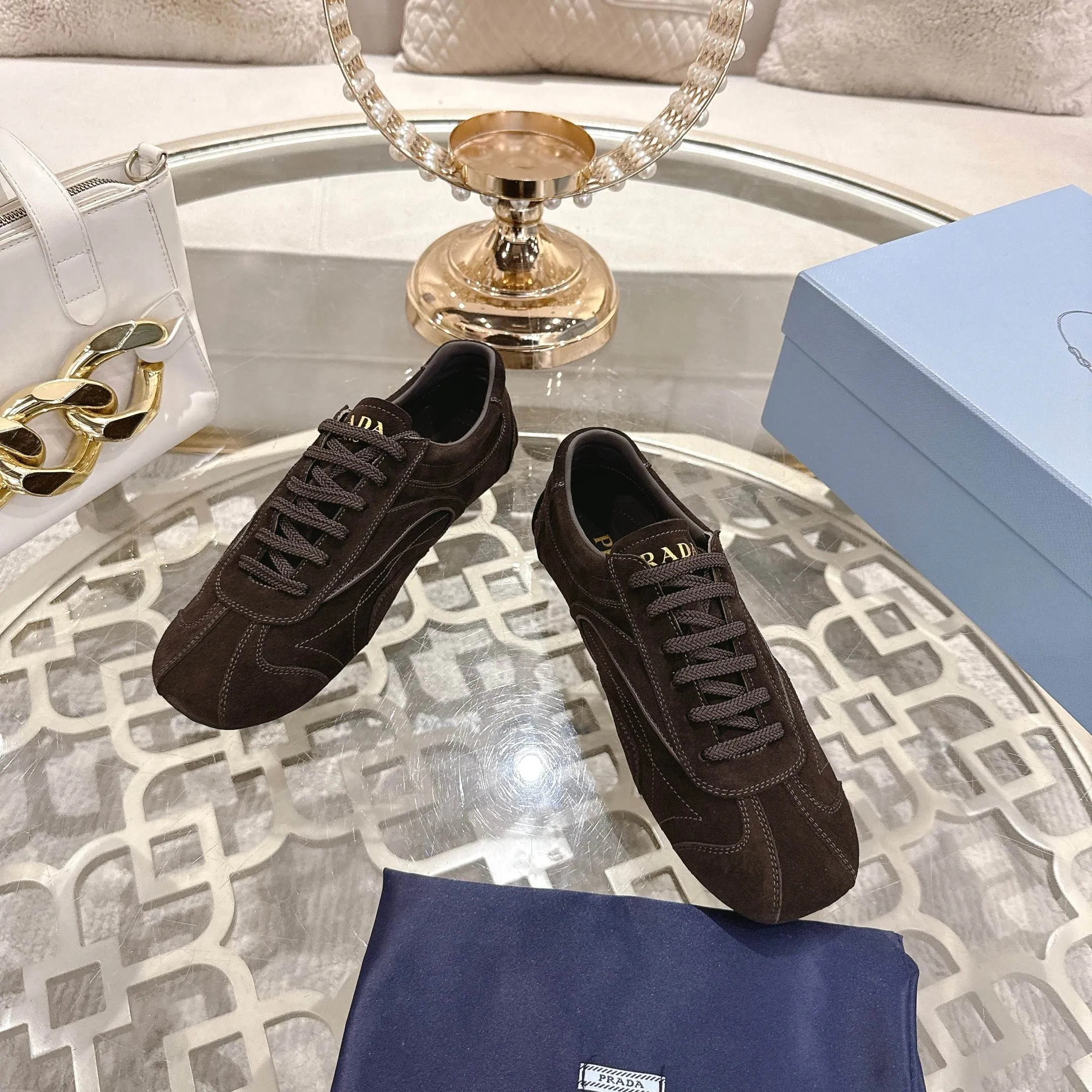 P600. PRADA for couples, casual shoes for couples, originally developed 1:1, made of high-mercerized cowhide, silk sheepskin lining, rubber outsole, comfortable and soft on the feet, size for women: 35 to 41. Male 38 to 45